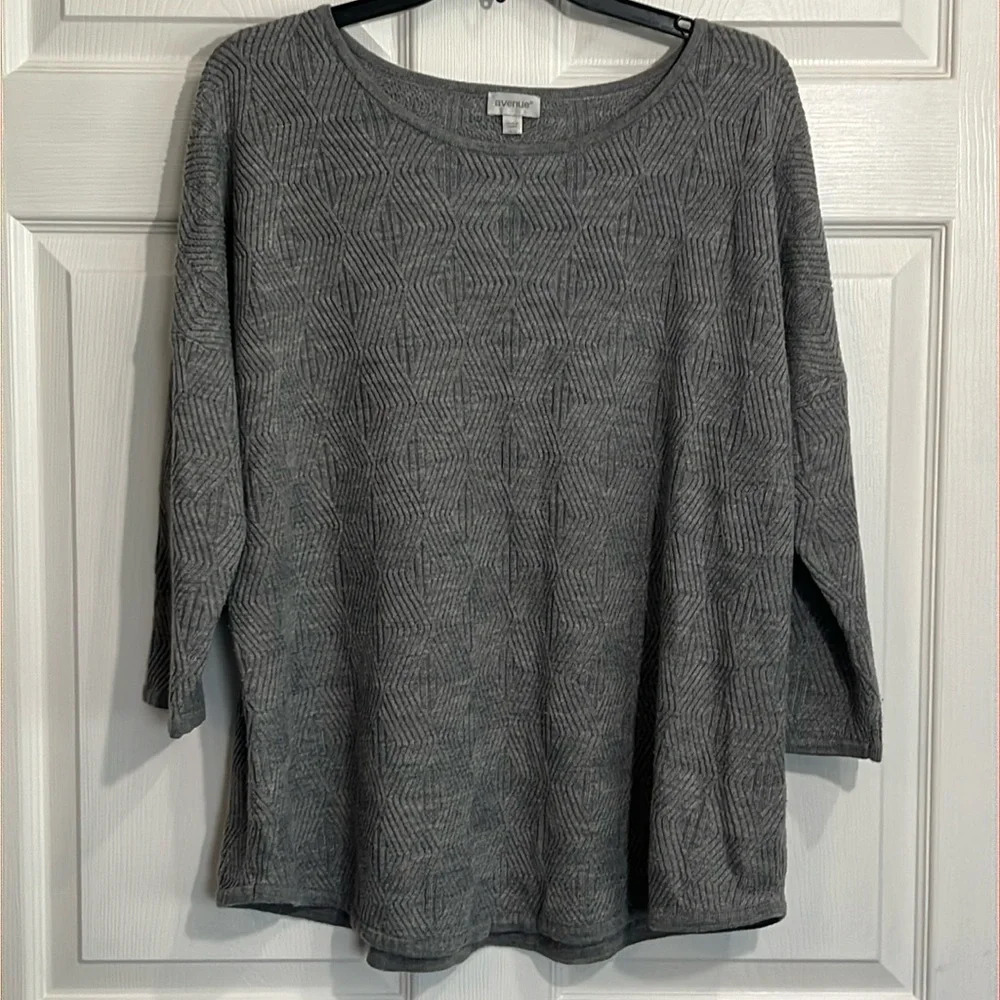 Avenue women’s gray knit top - Size 18/20